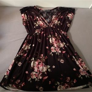 BEAUTIFUL FLORAL MATERNITY TOP